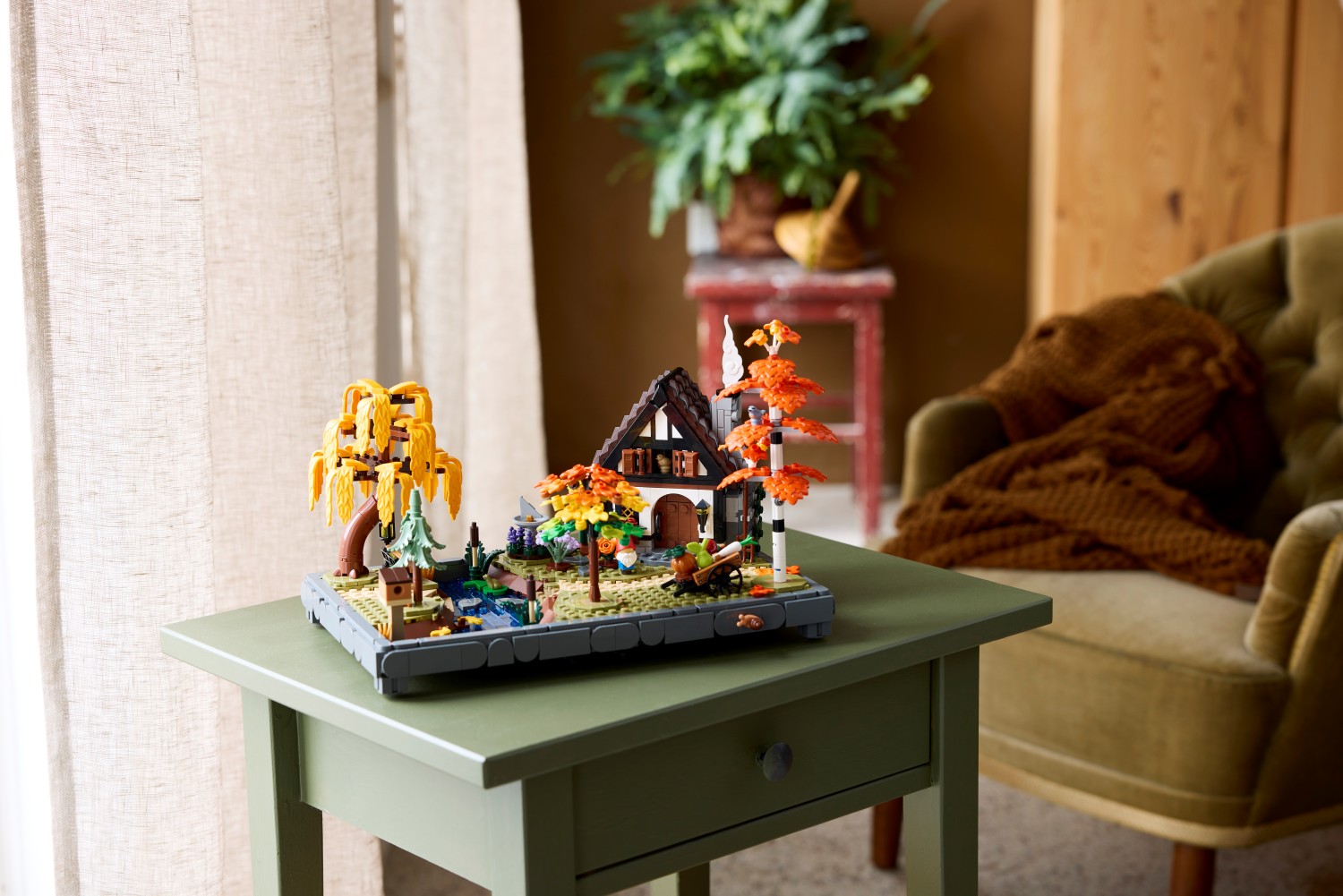 LEGO 11372 Icons Autumn Cottage Garden Model Building Kit Customizable ...