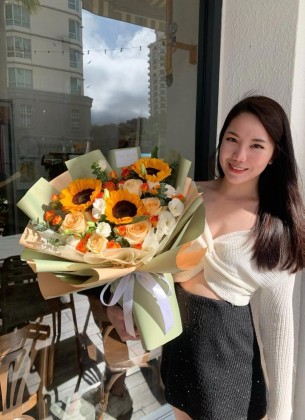sunflower”さま　三日月型かんざし〈Bouquet・向日葵・盛り〉 向日葵🌻とカレンデュラ 紫陽花とナデシコのアレンジメント