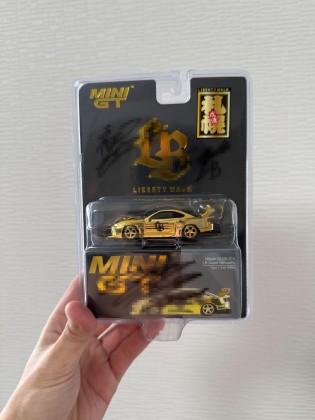 【新品】MINI GT LIBERTYWALK S15 GOLD SAPPORO PREORDER] MINI GT x Liberty Walk Nissan Silvia S15 LB-Super