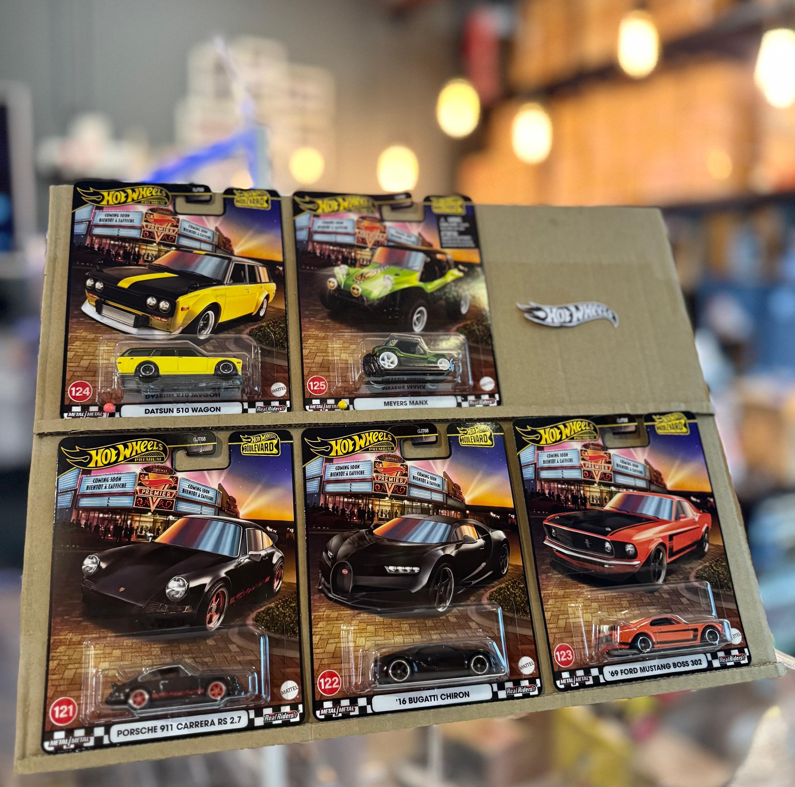 Hot Wheels 2025 Walmart Exclusives Boulevard #GJT68-958B (1:64