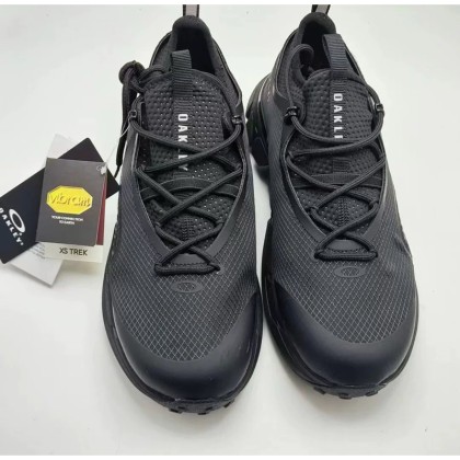 【新品未使用】OAKLEY LIGHT SHIELD Triple Black Amazon.com | Oakley Men's Light Shield Sneaker, Triple Black